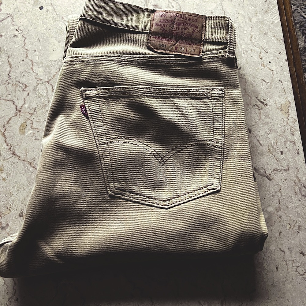 Mens Tan Levi Jeans Red Tag 501 Button Fly 
W38 L30